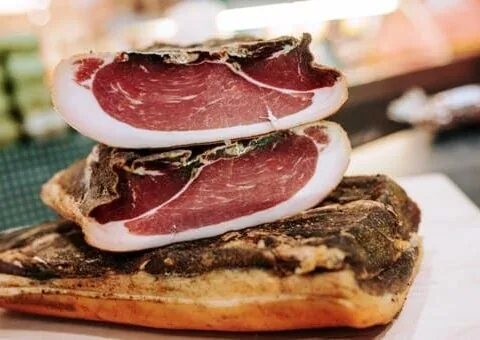 Schinkenspeck luftgetrocknet